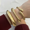Bred geometrisk metallarmbånd – luksus og personlig stil